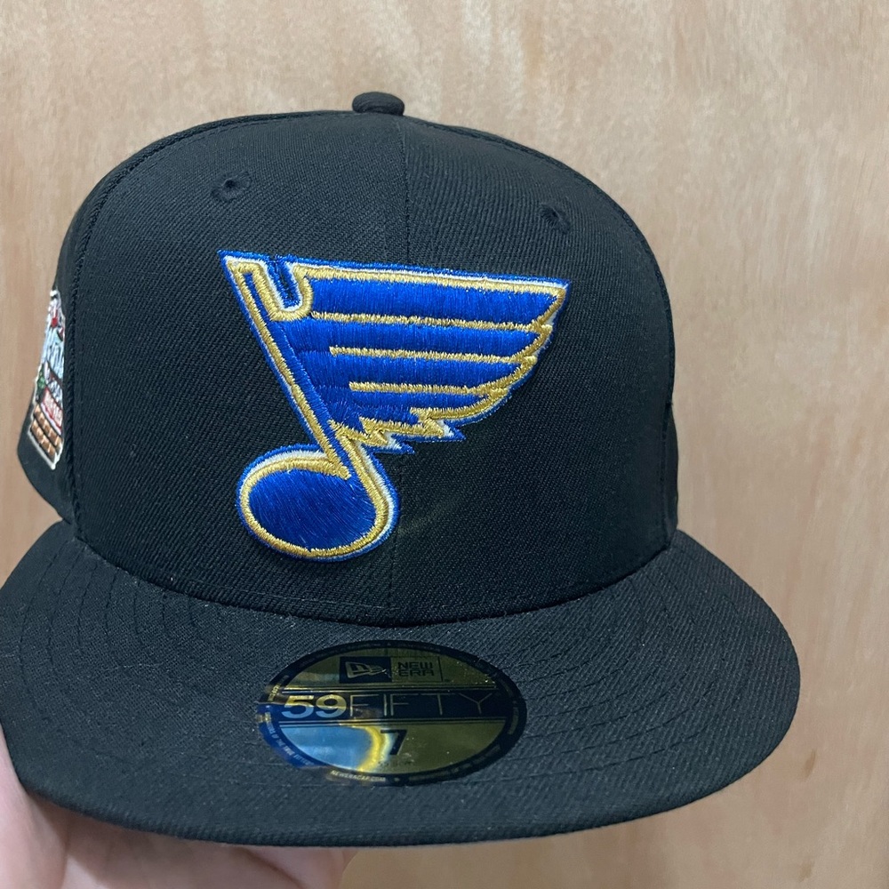 Topperz St. Louis blues winter classic new era fitted size 7 brand new